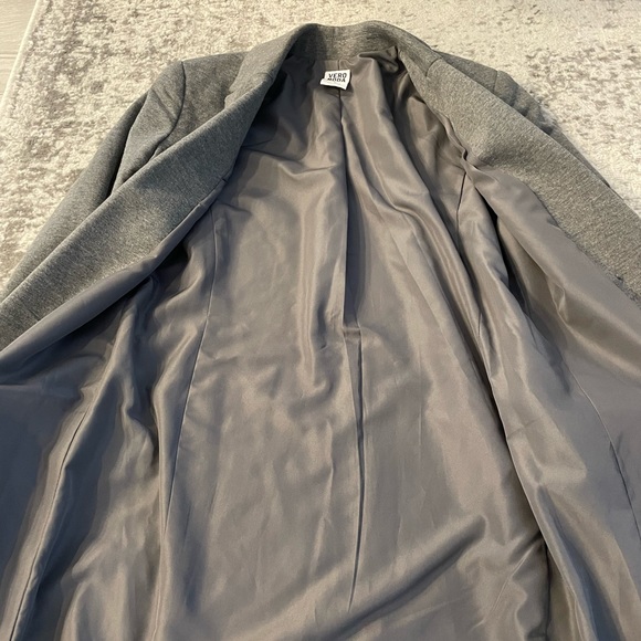 3/$40 Beautiful fitted coat — grey - Picture 3 of 6